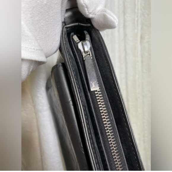 AUTHENTICATED! Pristine Louis Vuitton Gunmetal Matte Vernis Handbag - Picture 10 of 14